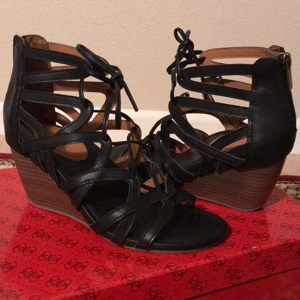 Kenneth Cole strappy wedge scandals